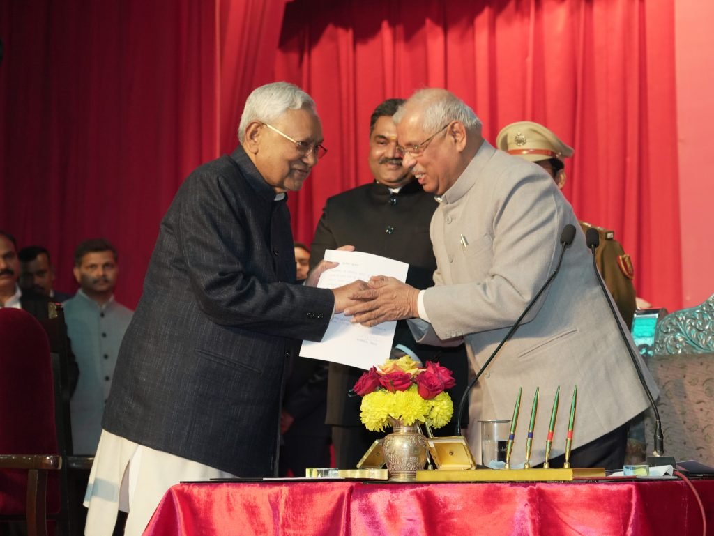 Bihar Governor administering the oath to Nitish Kumar at Raj Bhavan.