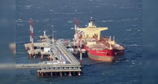 Crude oil tankers at Indian refinery port after U.S. sanctions on Russian companies