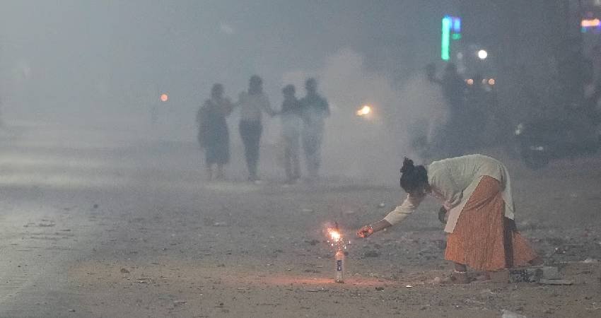 Child in Delhi affected by firecracker smoke during Diwali celebrations.