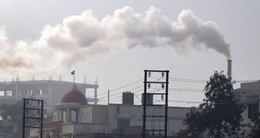 Factories near Delhi NCR releasing smoke into the atmosphere.