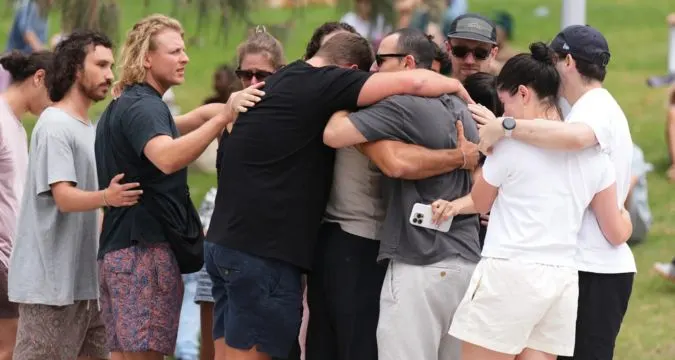 Vigil held for victims of Sydney Hanukkah shooting at Bondi Beach