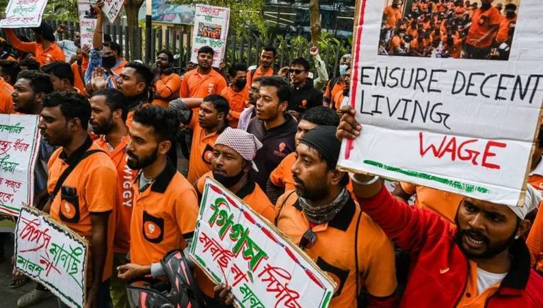 Food delivery and ride-hailing gig workers protesting in Bengaluru India