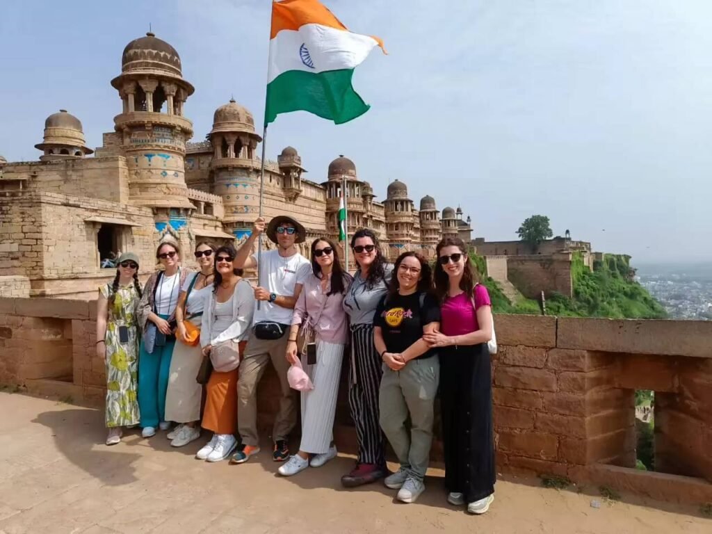 Poor tourism infrastructure near Indian heritage site affecting tourist experience